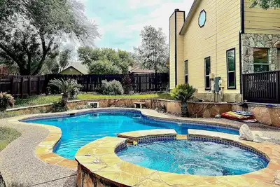 Image de San Antonio Home w/ Pool & Hot Tub Near SeaWorld!
