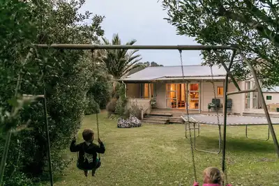 Image de Slow & Relaxing Days at the cutest old school bach- family & pet-friendly