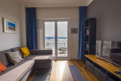Image de Trendy Waterfront Apt. with a Striking View