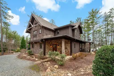 Image de Row House | Lakefront Luxury, Gas Grill & Fire Pit!