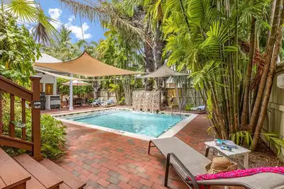 Image de Sugar Palm Suite ~ Adult Only, Cozy 1 Br, 1 Ba w/ Kitchen and Shared Pool!