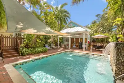 Image de Coconut Palm Suite ~ Adult Only, 1 Br, 1 Ba w/ Kitchen & Shared Pool!