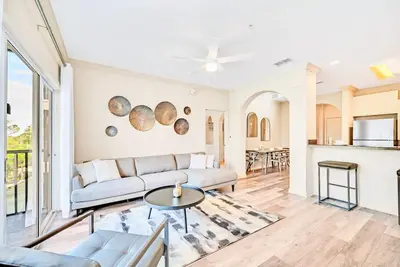 Image de Upstay - Condo Near Disney w Pool-Spa-Sauna-Games