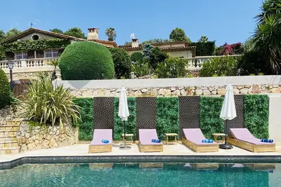 Image de Gorgeous 4 bedroom, 3 bathroom villa with private pool & sea view in Mougins