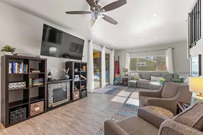 Image de Fun Amok - Warren Wagon Rd - WiFi - Large driveway - 4 Bedrooms with Loft