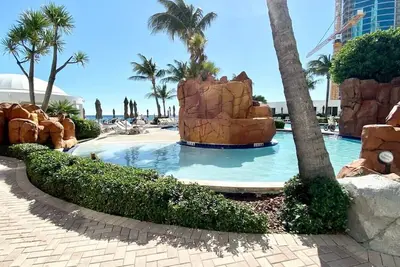 Image de Luxury Suite on the Ocean at Resort in Sunny Isles