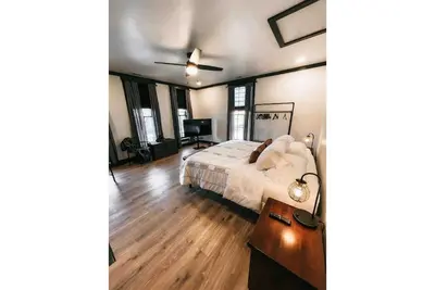 Image de Historic residence w\/ laundry, firepit and charm!