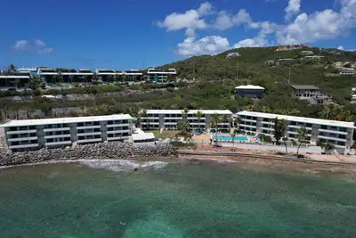 Image de Beachfront Condominium + bar/restaurant on-site: LeBlu