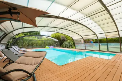 Image de Spacieuse maison avec piscine chauffée à 7 min de la mer.