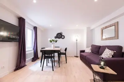 Image de Villa Poncelet - Suite Miss Dior, 2 Bdrs, Champs Elysées, A\/C, Prime Location