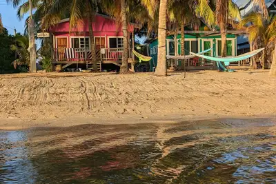 Image de Beach Front! Cobia Beach Guest House \"Hot Pink Family Cabin\"