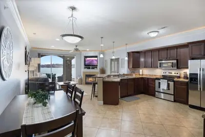 Image de 5 Star Land's End Condo! Pool/Fitness/Lazy River!