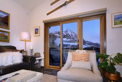 Image de Crested Mountain North J6 /Only a 70 Yard Walk to Skiing! Great Views! Hot Tub!
