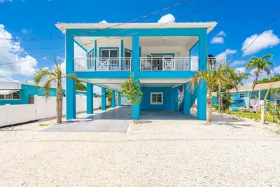 Image de Gorgeous Sea Themed 2 Story Home W/ Private Pool And Beach Access