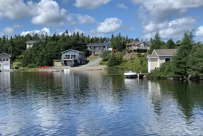 Image de Couple's Retreat, Beautiful Boathouse on the Water.