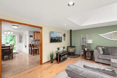 Image de Hobby Farm Home shares Hobby Farm Apartment property 888573. Rent both!