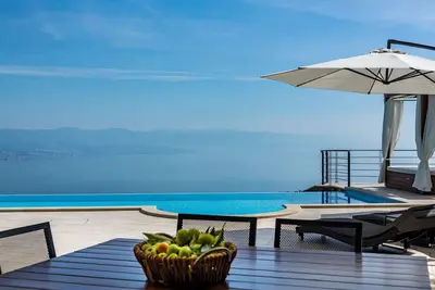 Luxury Villa Arcade with Pool