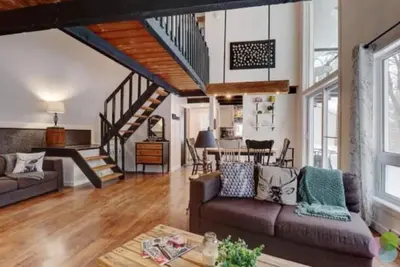 Image de Newly renovated 5 star Chalet only 5 min to Mt Orford! Come ski, hike & bike!