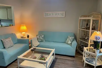 Image de Pelican Hill House - 2 King Beds - Beachfront -Golf Cart 3bd/2. 5ba