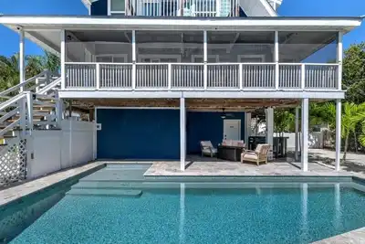 Image de Stunning 3Bed/3 Bath, Heated Pool, Free WiFi, Close to Beach, On Canal to. . .