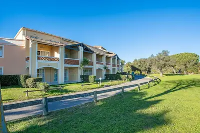 Image de Confortable appartement pour 4 personnes avec piscine, Wifi, Tv, terrasse, animaux admis et parking