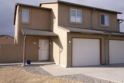 Image de Cozy 3 Bedroom Private Pueblo West Duplex Close To Lake