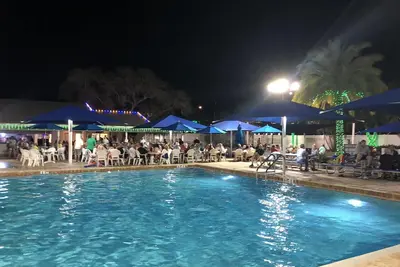 Image de Resort living. Huge pools and Hot Tubs. WaterSlide. 20-30 minutes to 4 beaches!