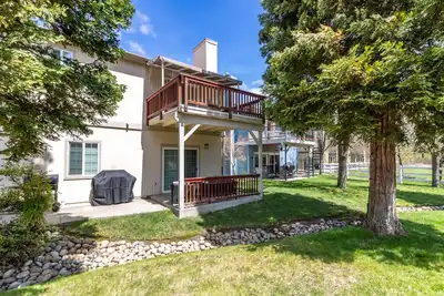Image de Spacious lake view townhouse near Yosemite w/ hot tub & pool access, Ac, & WiFi