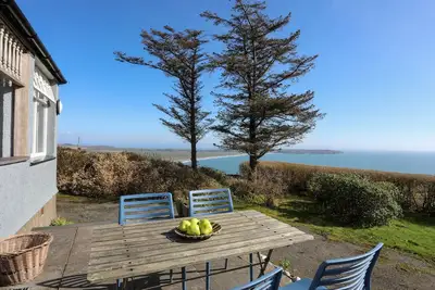 Image de Bryn Meillion, pet friendly, with a garden in Sarn Meyllteyrn