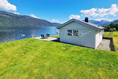Image de Maison de vacances pour 4 a Utvik-By Traum