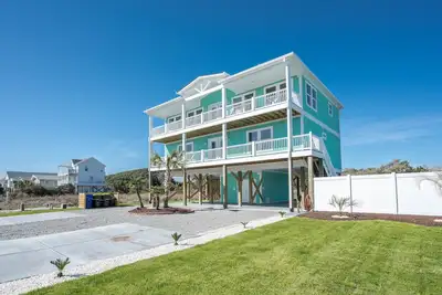 Image de New! Ultimate Luxury w/ Pool, Views, Elevator & More. The Crooked Palm