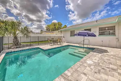Image de Apollo Beach Gem w/ Pool: 'The Flamingo House'