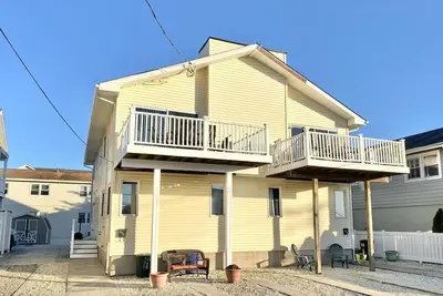 Image de Updated 4-bedroom townhome with Bay Views on Quiet Street