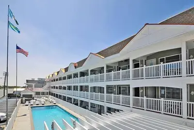 Image de Great Ocean Views from this second floor condo