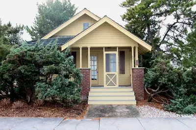 Image de Beautiful 6 bedroom home a short walk to beach