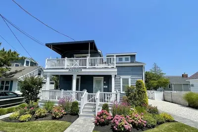 Image de Just over a block to the beach with pool!