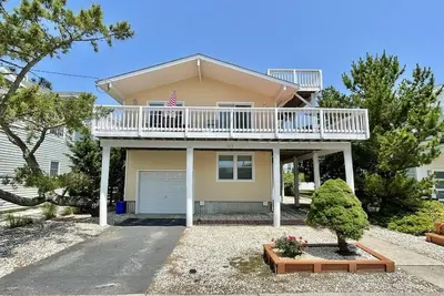 Image de Just half block to beach, short walk to town!