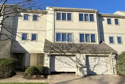 Image de Short walk to recreation facilities, public docks