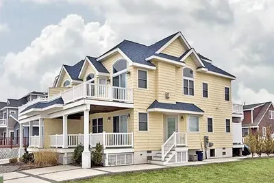 Image de Stunning home in Avalon with 4 Bedrooms and WiFi