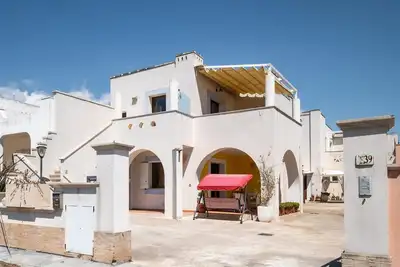 Image de Maison de vacances 'Sacara - Piano Terra - La Plumeria' avec terrasse privée et climatisation