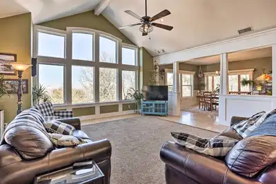 Image de Lovely Lake Arrowhead Home w\/ Private Hot Tub