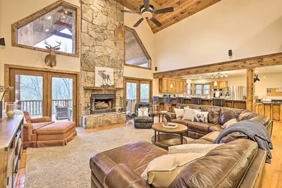 Image de Game Room & Fire Pit: Spacious Elk Park Lodge!