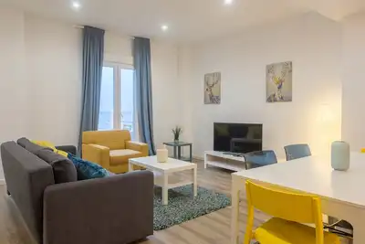 Image de ♠ Bright, Clean & Very Comfortable Apartment ♠