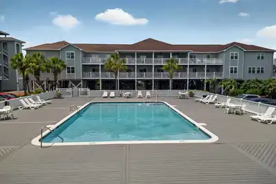 Image de Spacious 6-Bedroom Coconut Cabana in Ocean Isle Beach with pool