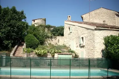 Image de 3 gîtes de caractère en Provence 11\/13 personnes