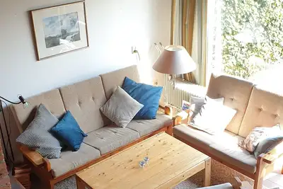 Image de Cozy vacation home with fireplace, walking distance to the beach