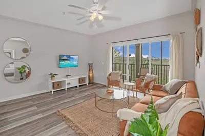 Image de Upstay Large Family Condo w Hot Tub, Pool, Sauna