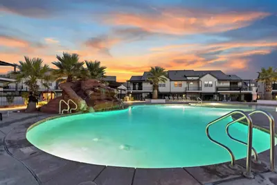 Image de O-50| Resort Home! Private Hot Tub * Resort Pool * 2 Family Rms