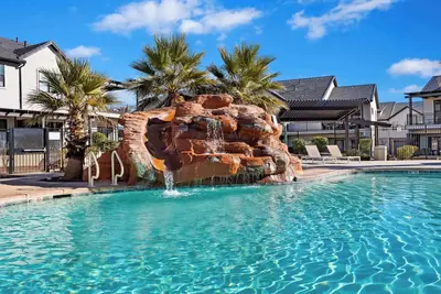 Image de O-50&51| 2 Homes! Pvt Heated Pool & Pvt Hot Tubs * Pickleball