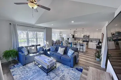 Image de Cheerful 4 bedroom w\/ game room, gym and free parking